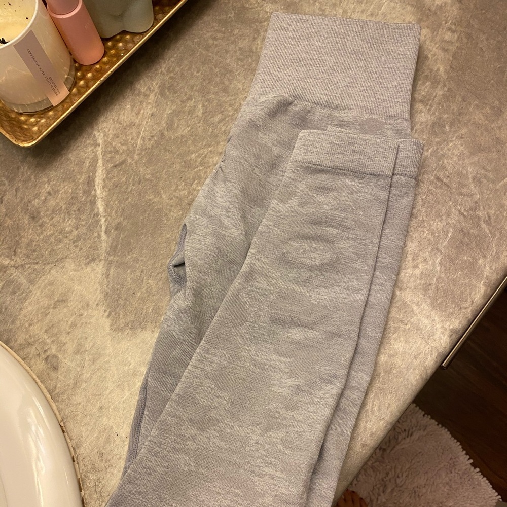 Light gray camo gymshark leggings